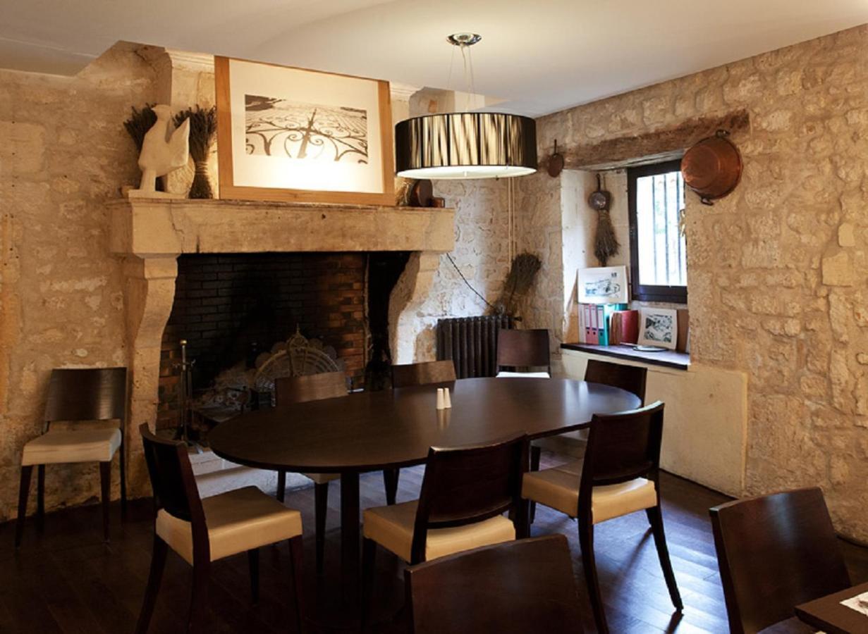 Hostellerie Du Coq D'Or Жонзак Экстерьер фото