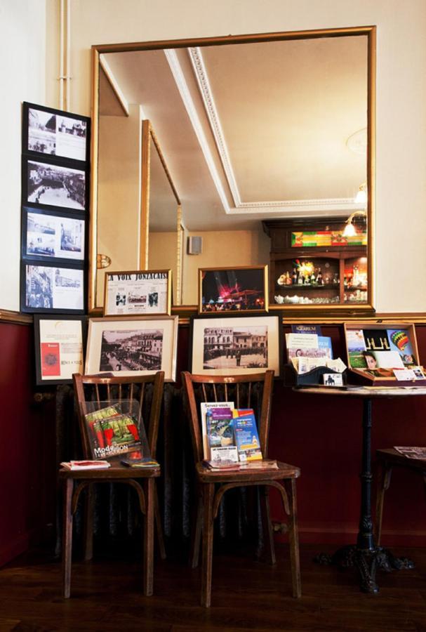 Hostellerie Du Coq D'Or Жонзак Экстерьер фото